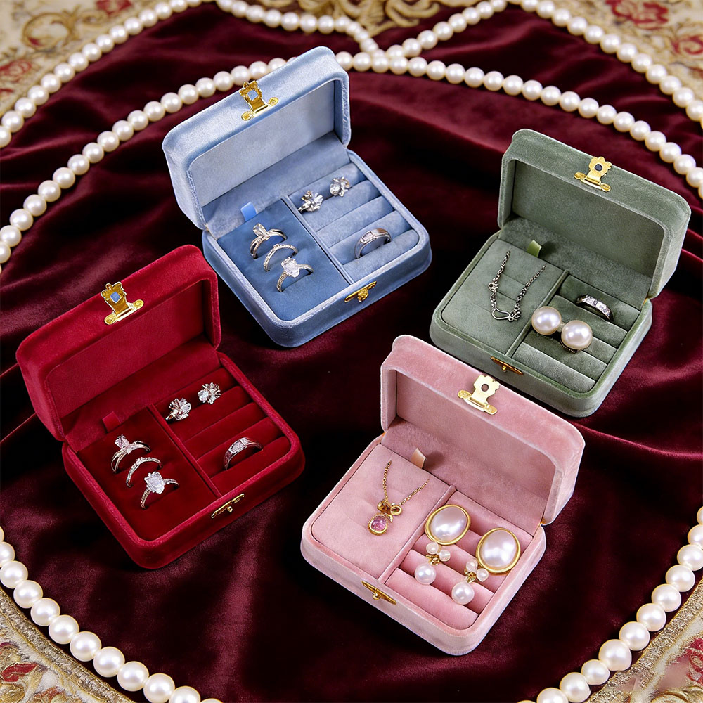 Personalized Name Box - Kişiselleştirilmiş kadife mücevher kutusu, bel klipsiyle